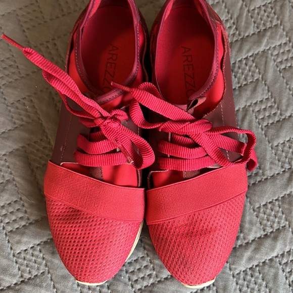 Arezzo : Red Sneakers - 7/7.5 - Picture 6 of 9